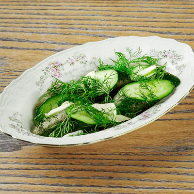 Малосольные огурцы с молодым укропом в Онегин дача по цене 580 ₽