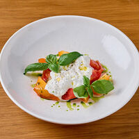 Страчателла с томатами и хурмой в Клёво