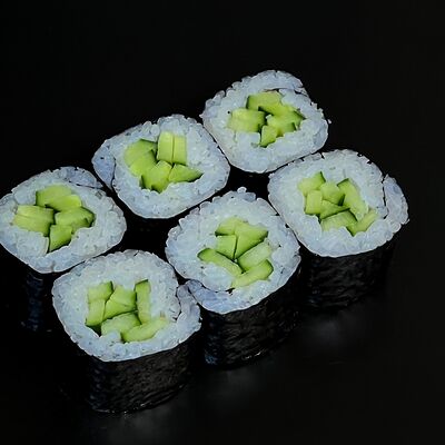 Хосомаки с огурцом в Yummy Sushi по цене 230 ₽