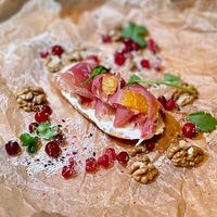 Брускетта прошутто, апельсин, сыр в Дуэты