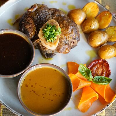 Оссобуко с пастой птитим в Багратиони по цене 2240 ₽