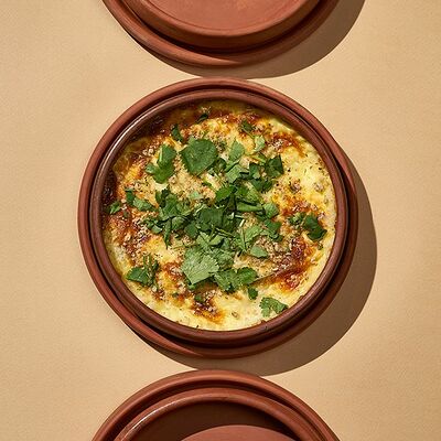 Омлет по-грузински в Хачапури и вино по цене 195 ₽