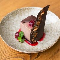 Шоколадно-кофейный с вишней в Дюшес