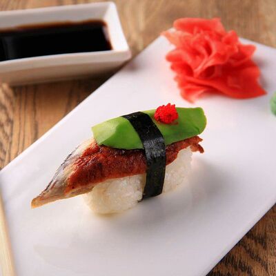 Суши с угрём и авокадо в Андеграунд Pizza & Sushi по цене 127 ₽