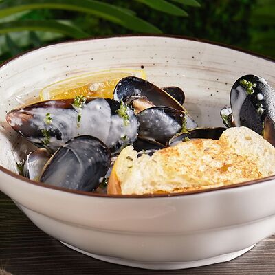 Мидии в сливочном соусе Песто в Хочу и буду по цене 686 ₽