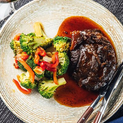 Говяжьи щечки в соусе барбекю по-корейски в Only Wine по цене 1590 ₽