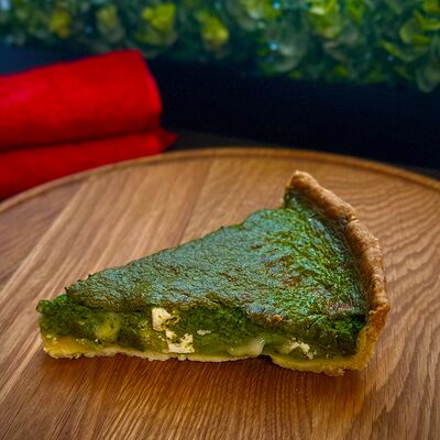 Киш с брынзой и шпинатомв Кишерия Finch bakery по цене 490 ₽