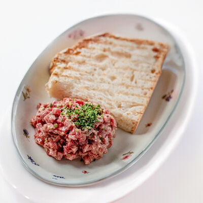 Тартар в парижском стиле в Ava bistro по цене 980 ₽