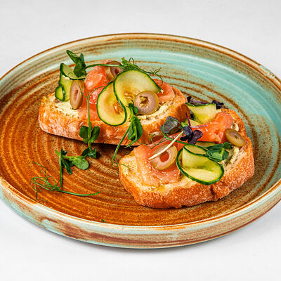 Брускетта с семгой в Фёст по цене 340 ₽