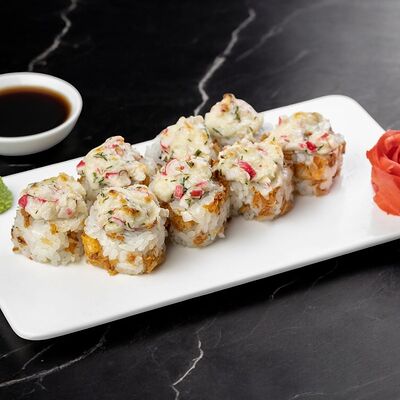 Запеченный ролл Хрустящий краб в Окинава Гурмэ по цене 599 ₽