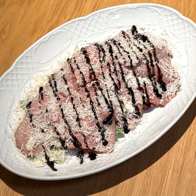 Салат с ростбифом и пармезаном в Городское кафе N31 по цене 831 ₽