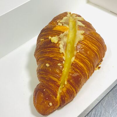 Круассан с сыром в Кейк по цене 250 ₽