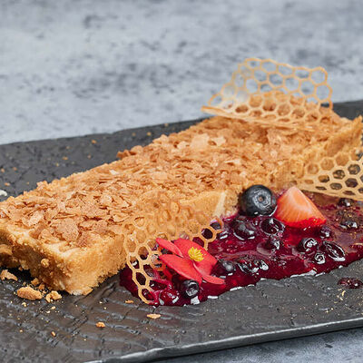 Медовик с заварным кремом в Belochka по цене 380 ₽