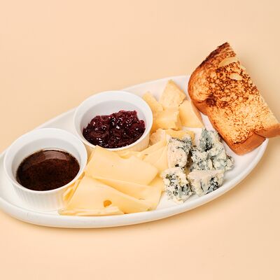 Пармезан, монтблю, маасдам в Kalabasa по цене 1613 ₽