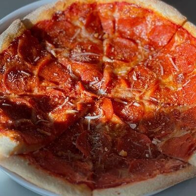 Пицца Пеперони в Zanoza Open Bar по цене 1050 ₽