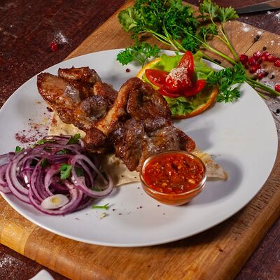 Шашлык из cвинoй шейки в Кристалл палас по цене 420