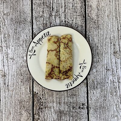 Блины с малосоленой семгой в Луна Рыба по цене 255 ₽