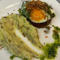 Бифштекс из свинины и говядины с пюре в Геология