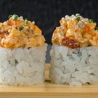 Ролл с копченым угрем и курицей в Yellowfin by Bluefin по цене 620 ₽