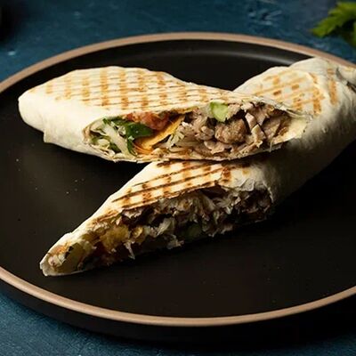 Шаурма с курицей и сыром в SFC по цене 324 ₽