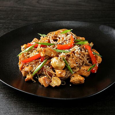 Фунчоза с курицей в Loca Pizza по цене 600 ₽