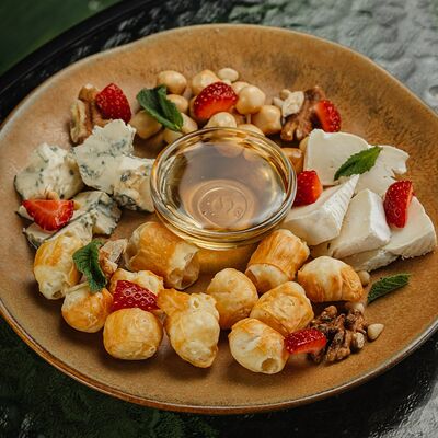 Ассорти сыров в Yellow Kitchen & bar по цене 936 ₽