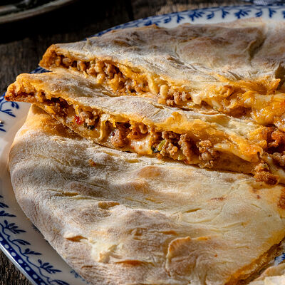 Кубдари с рубленым мясом в Хачапури тетушки Марико по цене 645 ₽