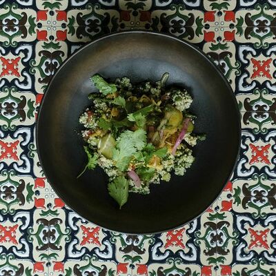 Табуле с цыпленком в Yasha Gourmet по цене 690 ₽