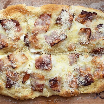 Пицца с беконом и пармезаном в ЗоЗо по цене 555 ₽