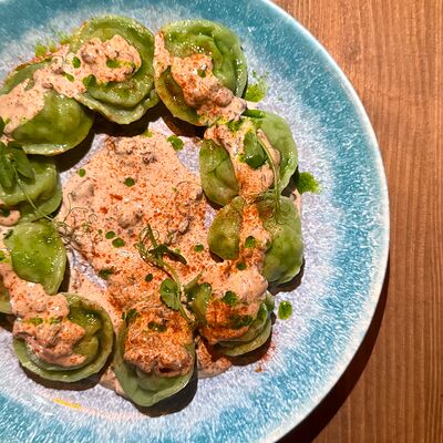 Пельмени куриные с сыром и шпинатомв Локация по цене 670 ₽