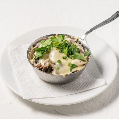 Жюльен с курицей и грибами в УНИ по цене 285 ₽