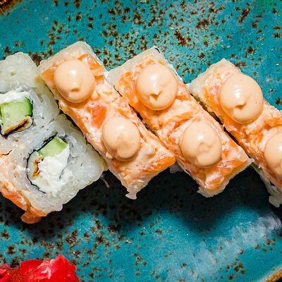 Ролл Сальмон спайси в Суши Море Мото по цене 469 ₽