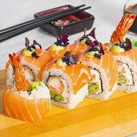 Ролл Сяке Эби Фурай в Луиджи & Тосё