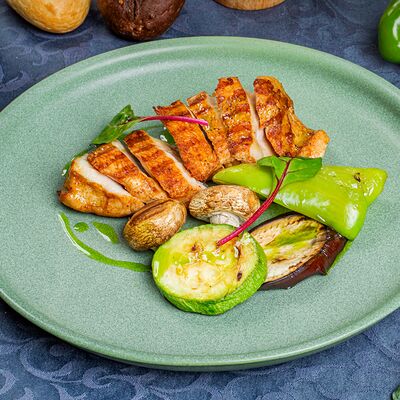 Стейк индейки с овощами в Космос по цене 590 ₽