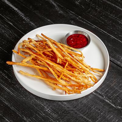 Жареный сыр Чечил с малиновым соусом в Я тебя люля по цене 450 ₽