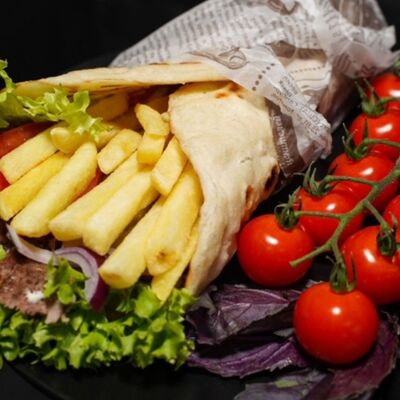 Гирос со свининой жареной на мангале в Мангал Кебаб по цене 600 ₽