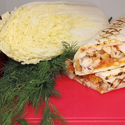 С курицей в чесночном соусе в Полметра шаурмы по цене 499 ₽