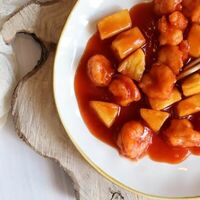 Креветки с ананасом в кисло-сладком соусе в Облака Китая