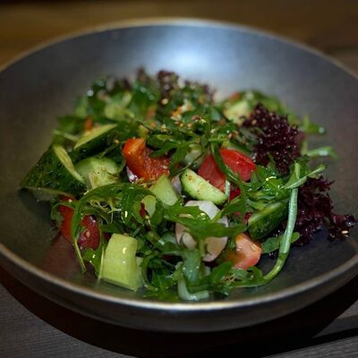 Салат с овощамив Really bar по цене 630 ₽