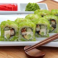 Ролл Калифорния с угрем в Sushiwoker