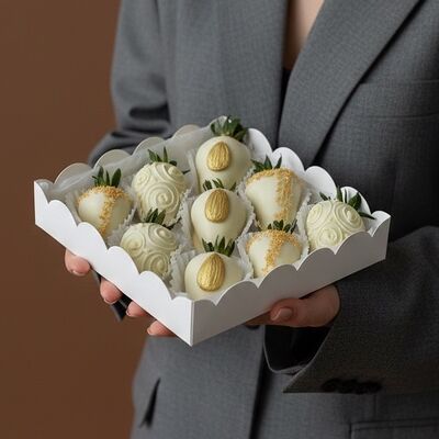 Клубника в шоколаде Golden (9-12 шт.) в Luna-Клубника в шоколаде по цене 2990 ₽