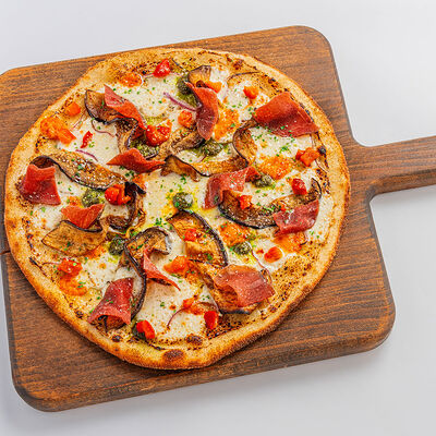 Пицца с брезаолой и баклажанами в Morricone pizza & wine по цене 810 ₽