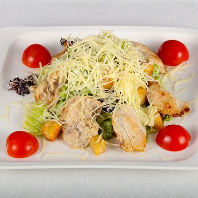Цезарь с курицей в Мансарда по цене 500 ₽