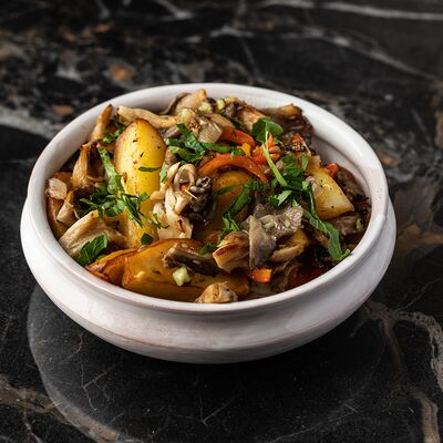 Картофель, обжаренный с лисичками в Sesilia по цене 430