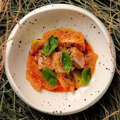 Салат с тунцом и грейпфрутом в Zanzibar по цене 920 ₽