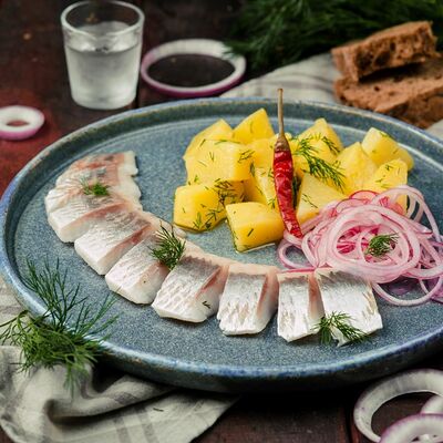 Сельдь с отварным картофелем в Двор Помидор по цене 390