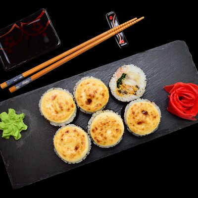 Запеченный ролл с мидиями и окунем в 4 Лосося по цене 369