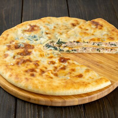 Пирог с курицей, сыром и шпинатом в Осетинские пироги Вкусно Пироги по цене 1050