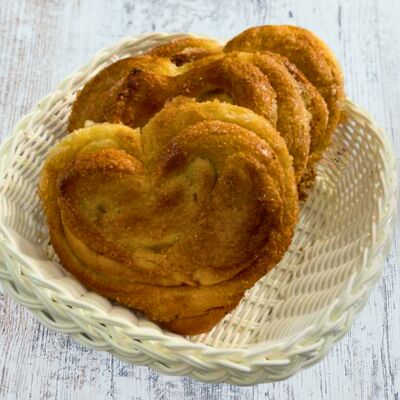 Булочка с сахаром в Изюм по цене 70 ₽