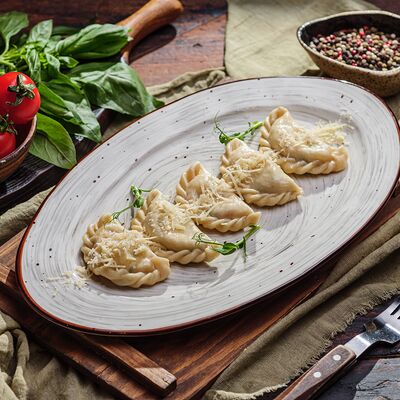 Вареники с сыром, томатами и базиликом в Пельмения по цене 483 ₽